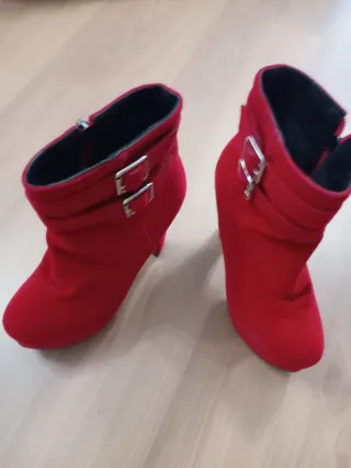 Botines rojos de fiesta n37 Botas otras n 39