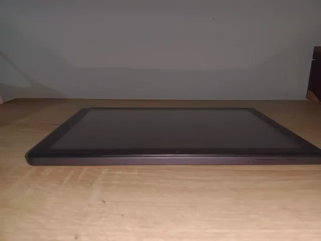 Tablet Negra y Multicolor