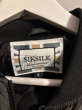 Abrigo SikSilk Talla S, sin usar.