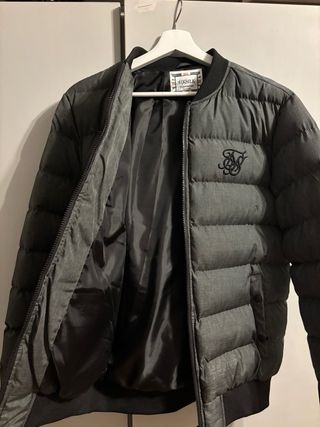 Abrigo SikSilk Talla S, sin usar.