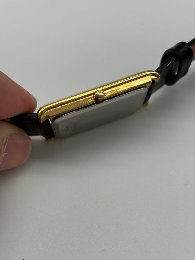 Elegante Reloj Seiko Tank Dorado