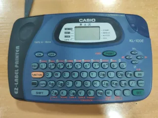 Impresora de etiquetas Casio KL-100E