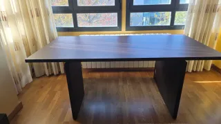 Mesa de comedor de diseño en madera