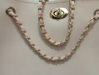 Borsetta rosa con catena