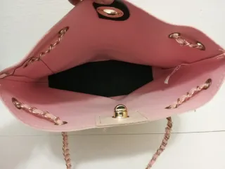 Borsetta rosa con catena