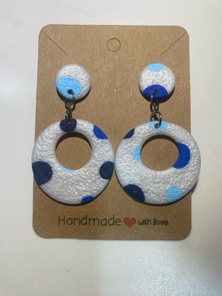 Pendientes artesanales de arcilla