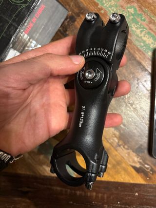 Attacco manubrio bici regolabile