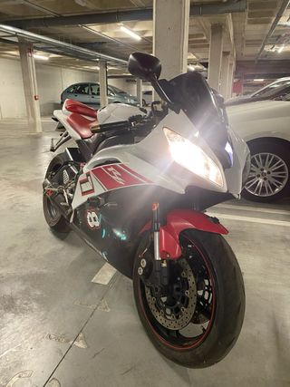 Yamaha R6 2008 con solo 37.000 km. Muy cuidada