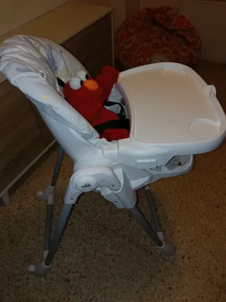 Lote Bebé: Trona, Hamaca y juguetes sensoriales.