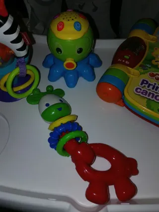 Lote Bebé: Trona, Hamaca y juguetes sensoriales.