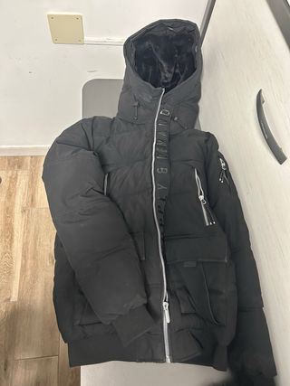 Abrigo Supply & Demand Negro