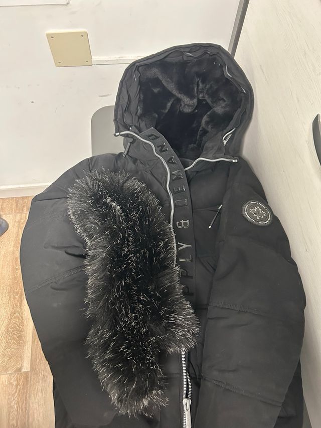 Abrigo Supply & Demand Negro