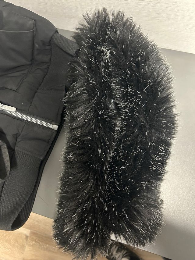 Abrigo Supply & Demand Negro