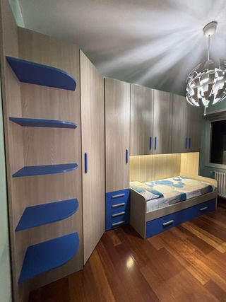 Armadio a ponte angolare, letto singolo e cabina