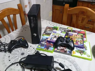 Xbox 360 + 2 mandos + 8 juegos + Kinect
