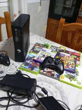 Xbox 360 + 2 mandos + 8 juegos + Kinect
