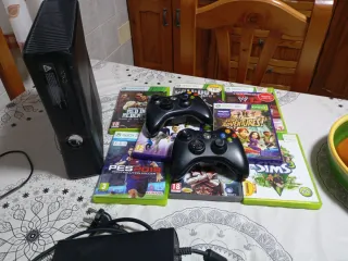 Xbox 360 + 2 mandos + 8 juegos + Kinect