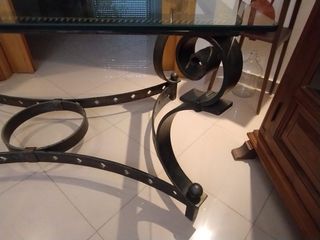 Mesa de forja con tapa de cristal