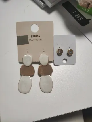 Pendientes Sfera dorados y blancos