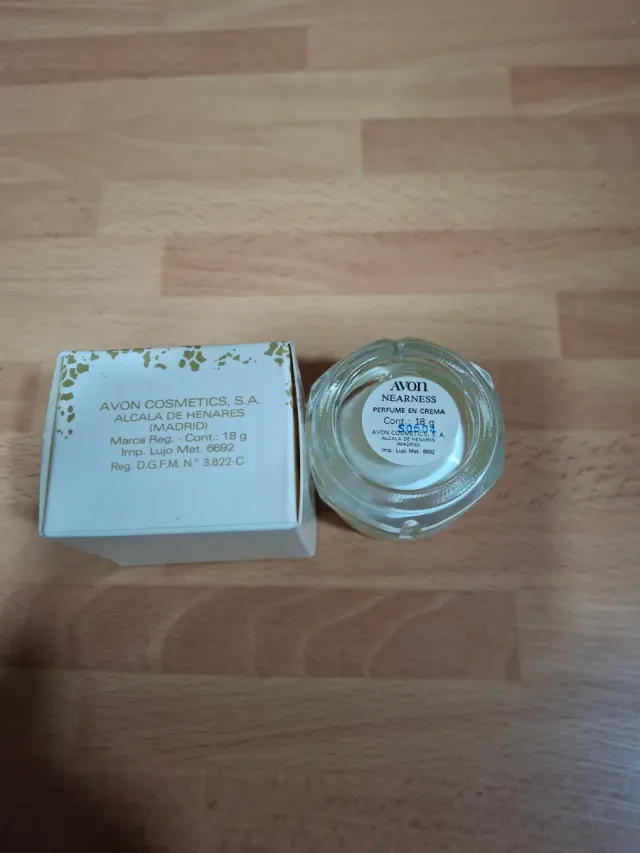 Avon Nearness Perfume en Crema Vintage