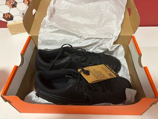 Botas de fútbol Nike negras