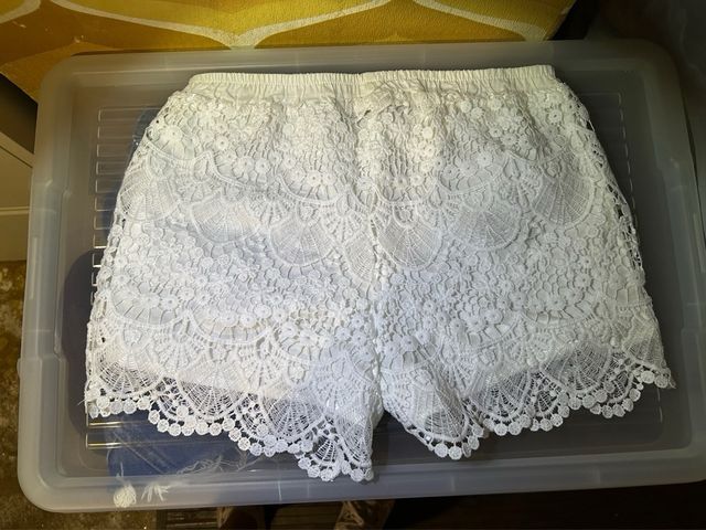 Pantalón corto encaje blanco talla 16 años