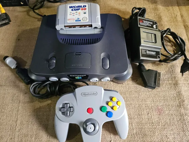 Nintendo 64 com Jogo World Cup 98