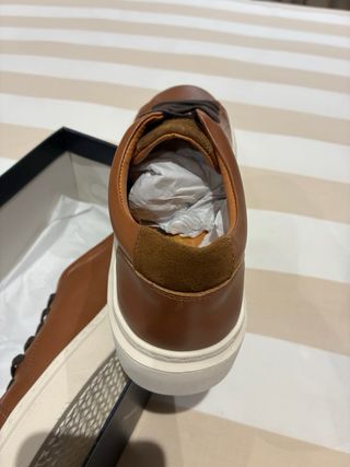 Zapatillas de piel marrón Talla 42 a estrenar.