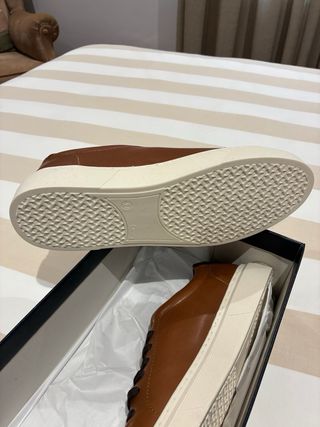 Zapatillas de piel marrón Talla 42 a estrenar.