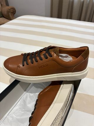 Zapatillas de piel marrón Talla 42 a estrenar.