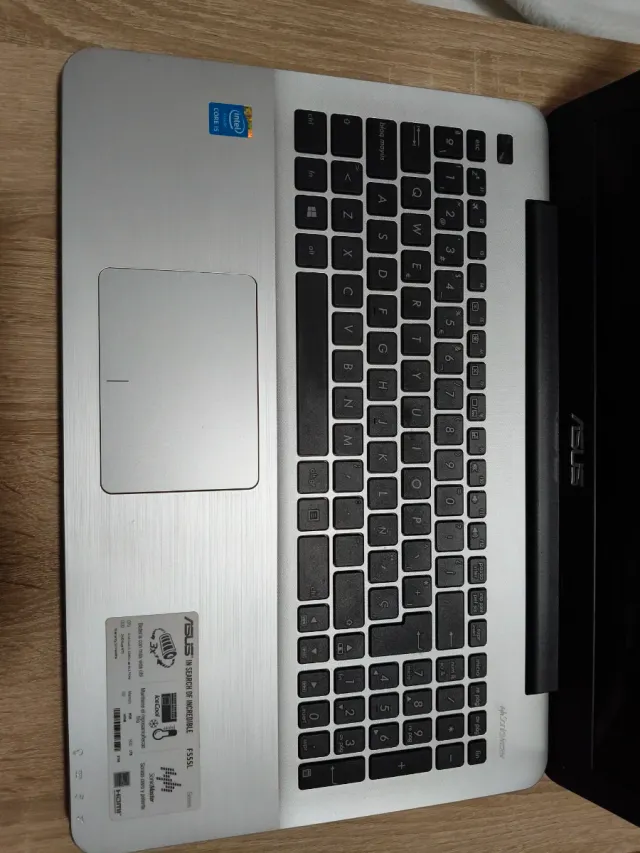Portátil Asus F555L i5