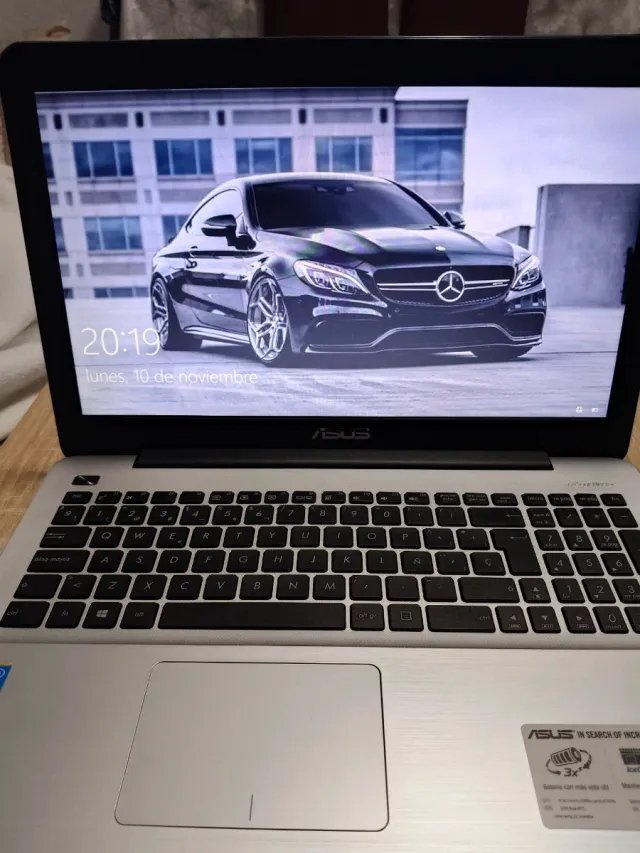 Portátil Asus F555L i5