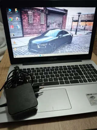 Portátil Asus F555L i5