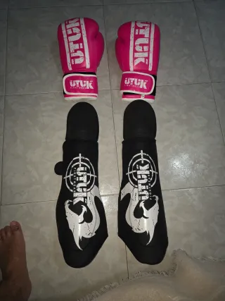 Pack Muay Thai Guantes y Espinilleras UTUK