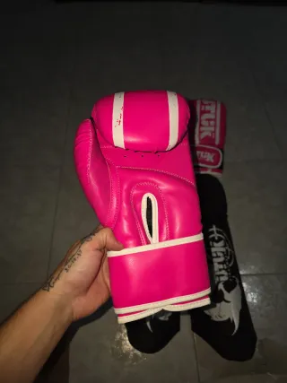 Pack Muay Thai Guantes y Espinilleras UTUK