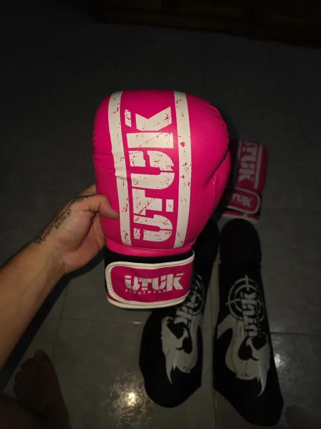 Pack Muay Thai Guantes y Espinilleras UTUK