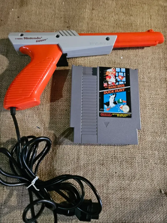 Conjunto Nintendo NES Zapper e Jogo Duck Hunt
