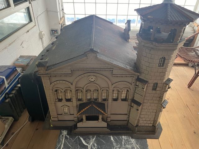 Maqueta de iglesia detallada