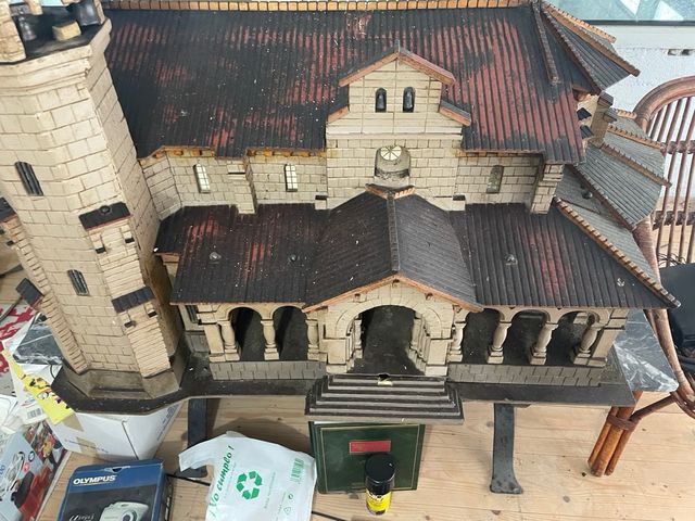 Maqueta de iglesia detallada