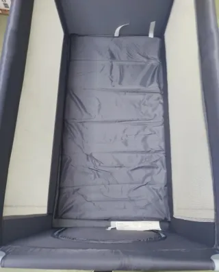 Cuna de viaje plegable