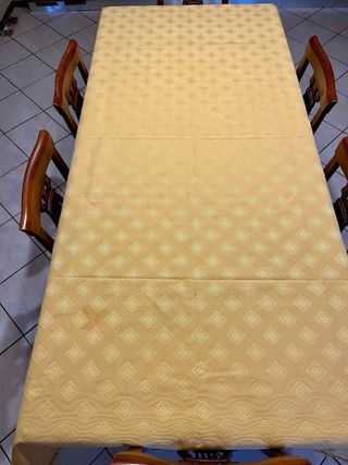 Tovaglia o copri tavolo colore giallo damascato