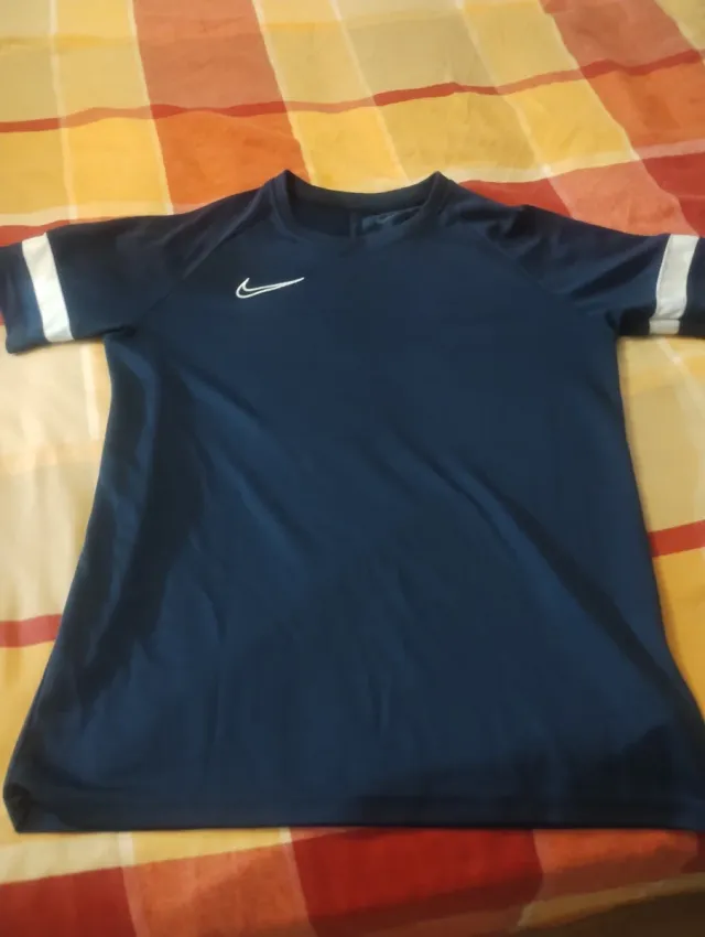 Pantalón y camiseta Nike azul niño
