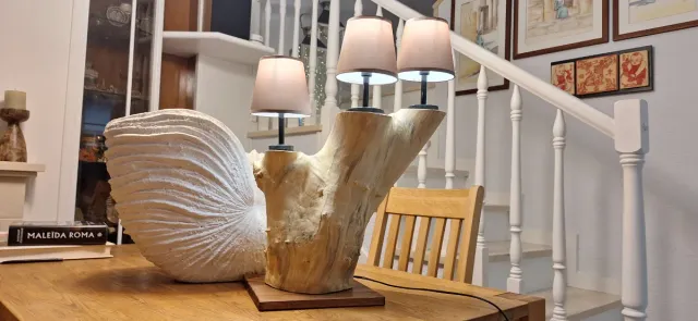 Lámpara artesanal tronco madera y tela