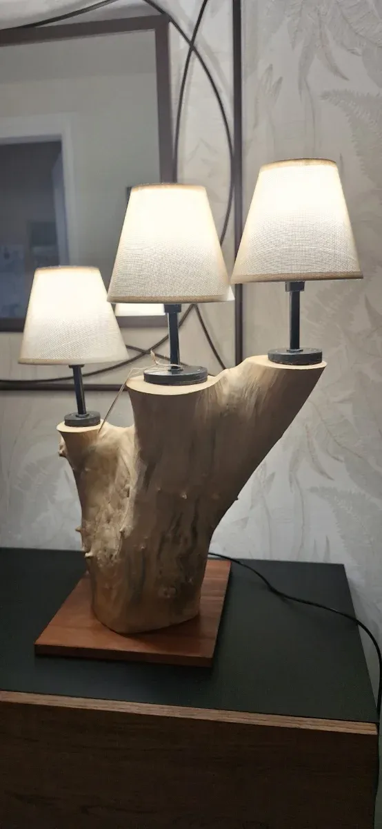 Lámpara artesanal tronco madera y tela