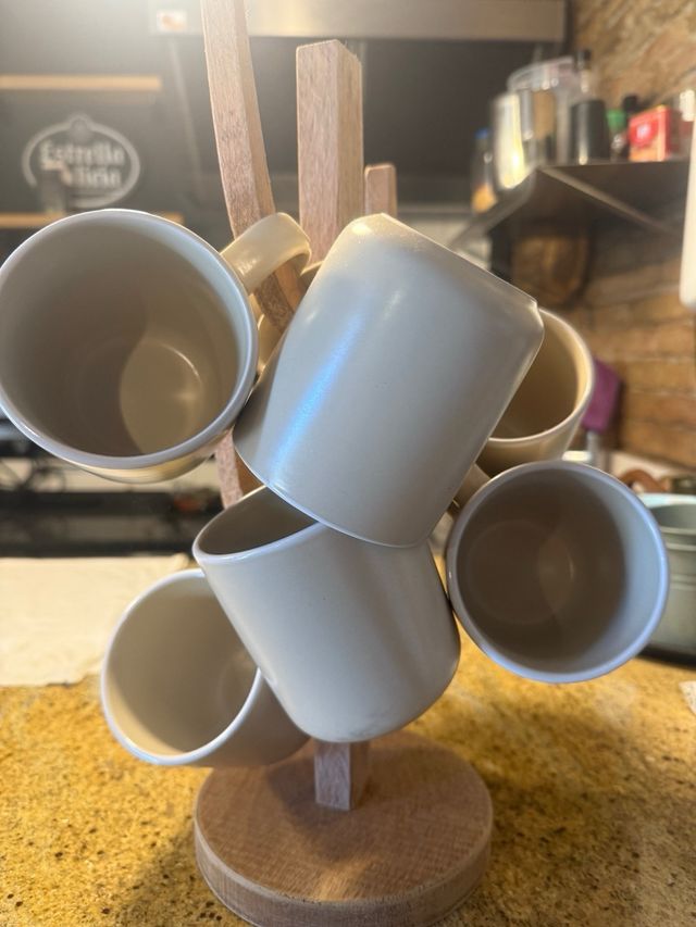 Conjunto de tazas de cerámica beige