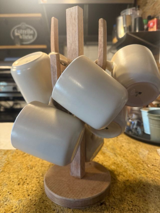 Conjunto de tazas de cerámica beige