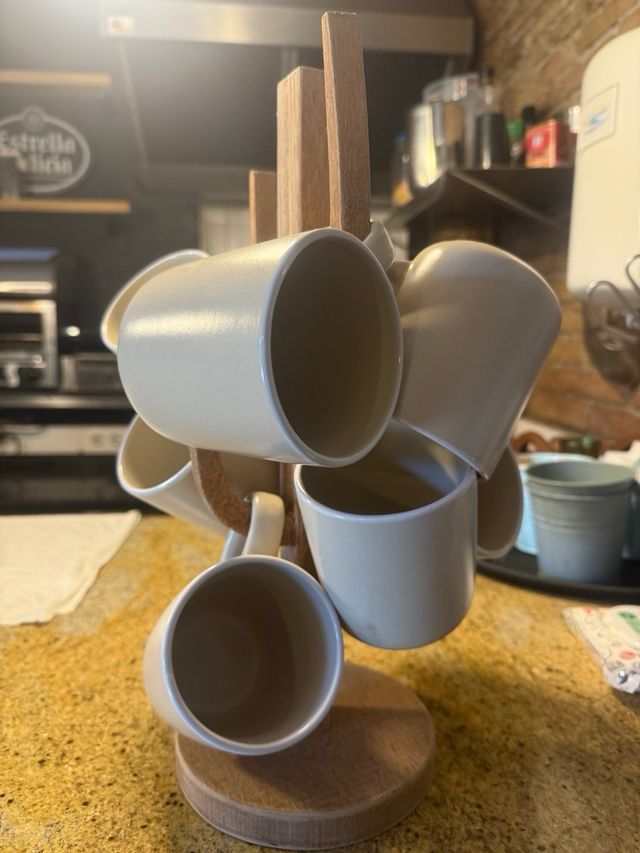 Conjunto de tazas de cerámica beige
