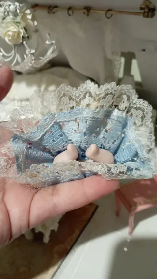 Bambola porcellana stile dollhouse