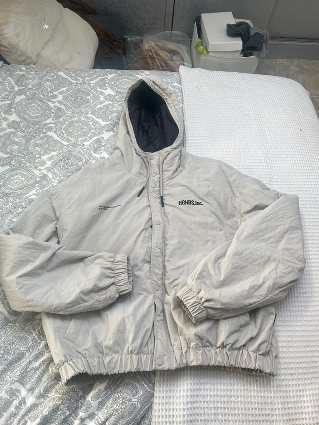 Chaqueta Beige Bershka con Capucha