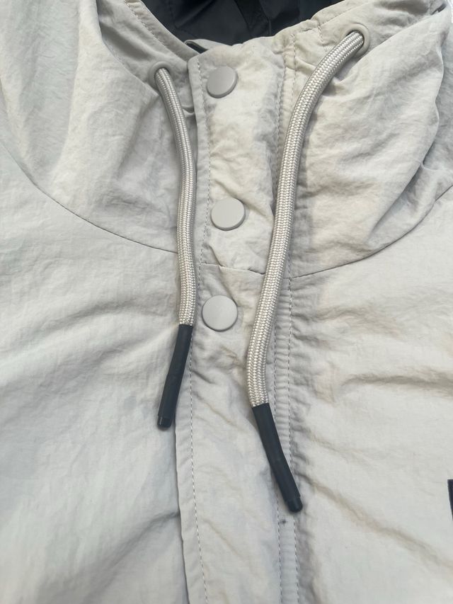 Chaqueta Beige Bershka con Capucha